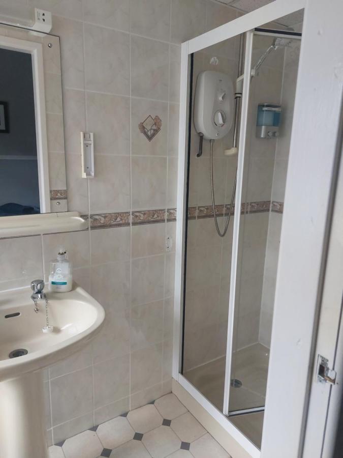 Lynbar Guest house *